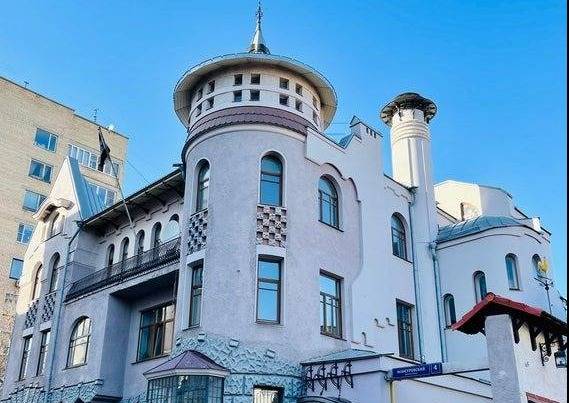 بالفيديو: إزالة العلم الموجود فوق مبنى السفارة السورية في موسكو ‏