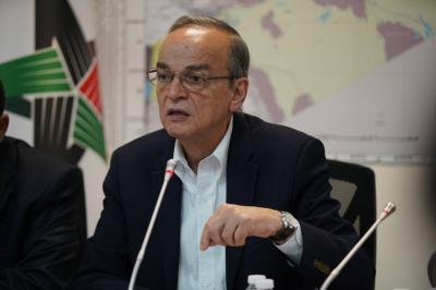 زعيم المعارضة السورية بالخارج يدعو لفترة انتقالية قبل الانتخابات