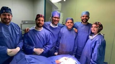 فريق طبي مصري ينجح في زراعة يد مبتورة بالكامل لشاب