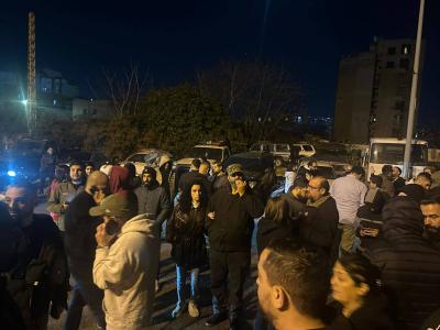 تلاسن بين النائب ابراهيم الموسوي وشبان امام مكتب جرائم المعلوماتية