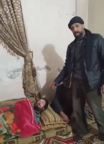 بالفيديو.. تحرير صحافي أميركي من سجن في دمشق