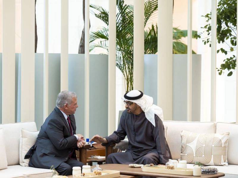 محمد بن زايد وملك الأردن يبحثان علاقات البلدين والتطورات الإقليمية