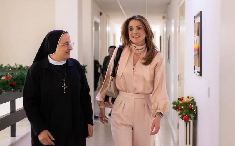 الملكة رانيا تزور راهبات الوردية في الأردن (فيديو)