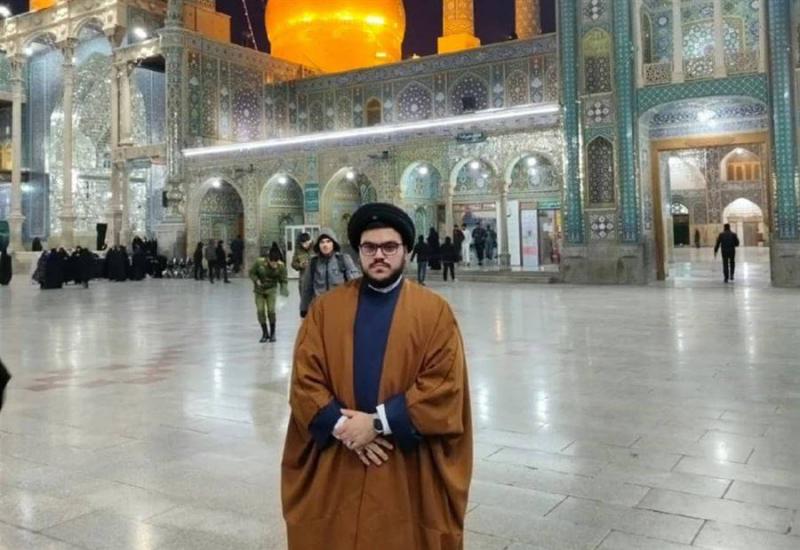 نجل نصرالله مهدي ارتدى عمامة والده على يد خامنئي