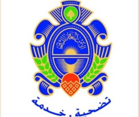 ضباط وجنود 