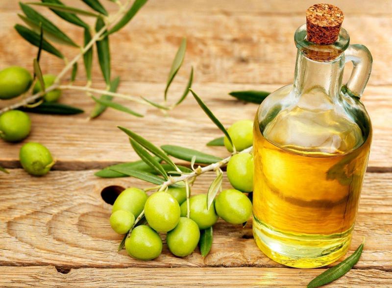 فوائد زيت الزيتون.. من حماية القلب إلى الوقاية من الزهايمر