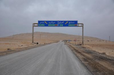قتيلان باستهداف سيارة لبنانية على طريق حمص