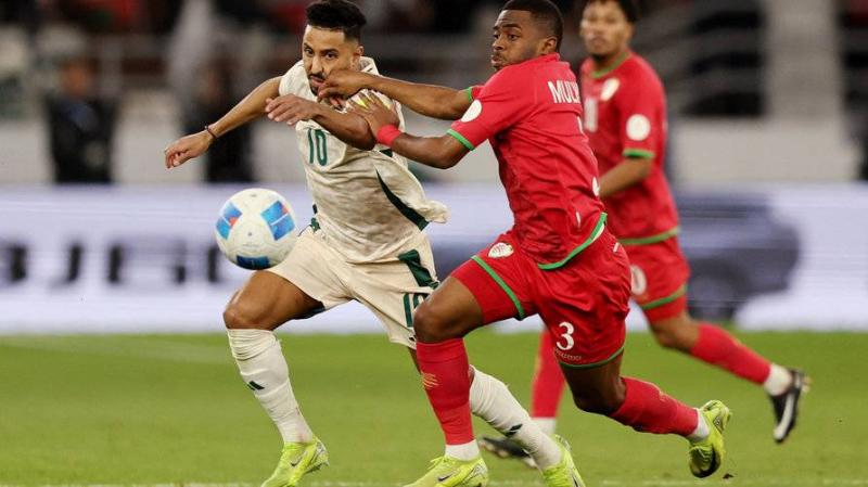 رغم النقص العددي.. عمان تعبر السعودية إلى نهائي كأس الخليج (فيديو)