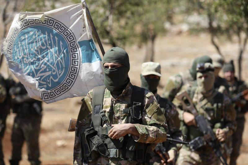 اعتقال 300 شخص بينهم عسكريون وموالون لنظام الأسد