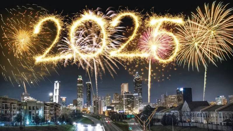 عام 2025 ينطلق من المحيط الهادي...احتفالات وأطنان من الألعاب النارية