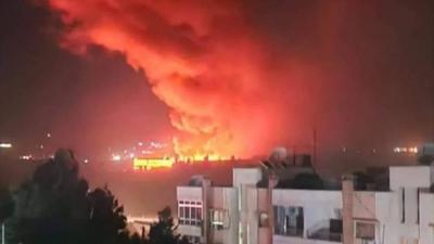 إسرائيل تستهدف مستودع صواريخ ومقرات في حلب