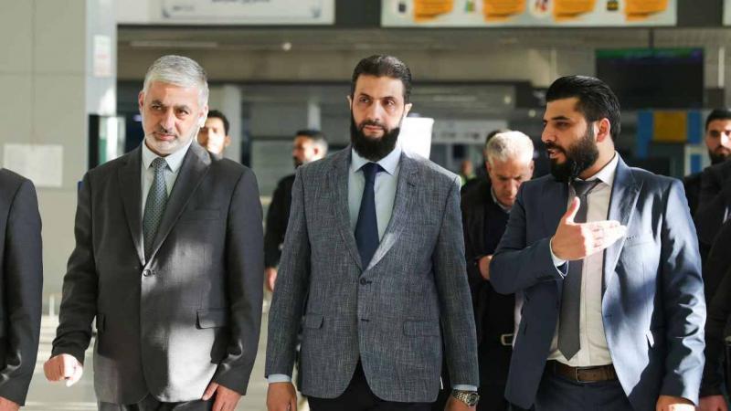 الشرع يتفقد مطار دمشق مع استئناف عمله