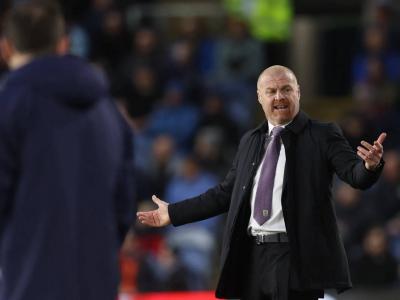 إيفرتون يقيل مدربه شون دايك