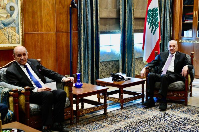 بعدسة 