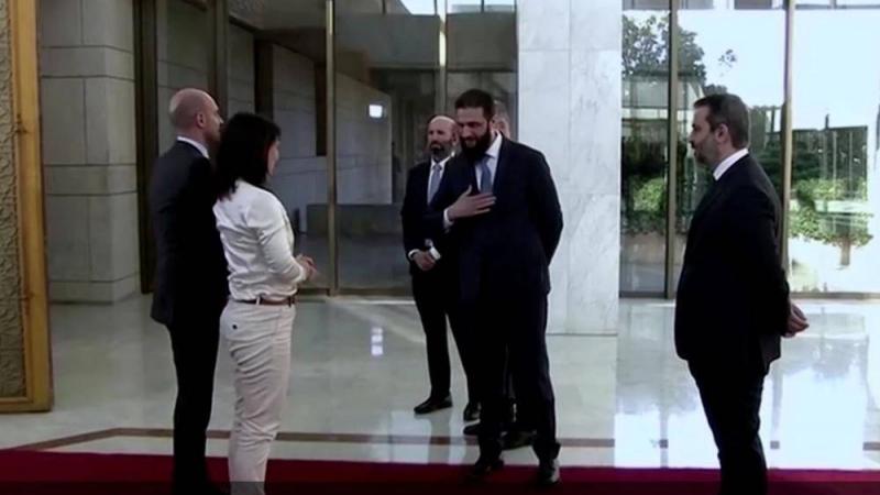 تعليق فرنسي على عدم مصافحة الشرع لبيربوك
