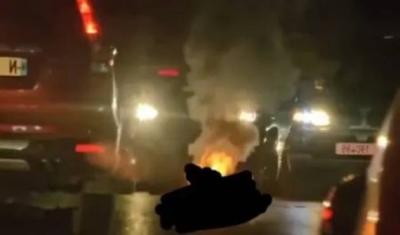 النبطية.. إغلاق طرق واحتجاجات على عدم دفع التعويضات (فيديو)