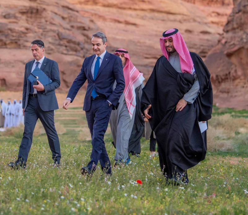 ولي العهد السعودي يلتقي رئيس وزراء اليونان في العلا