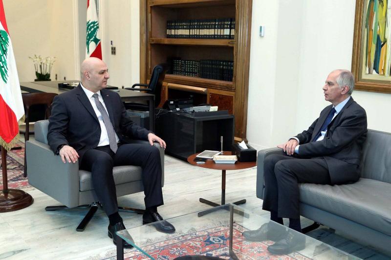 الرئيس عون بحث مع ماغرو ترتيبات زيارة ماكرون يوم الجمعة المقبل