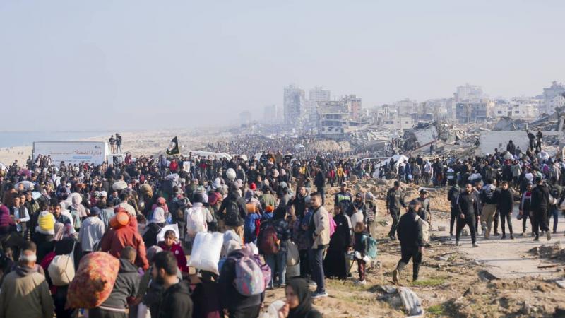 لليوم الثاني.. استمرار عودة النازحين إلى شمال غزة