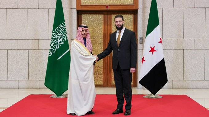 الشرع يستقبل بن فرحان في دمشق (صورة+ فيديو)