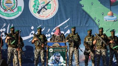 قيادي بحماس يكشف عدد أسماء الرهائن على قيد الحياة