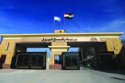 بدء خروج المرضى من معبر رفح باتجاه مصر للعلاج