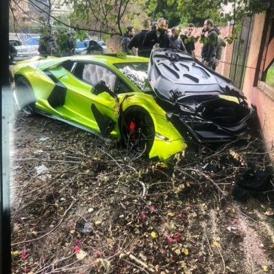 ثمنها 700 ألف دولار.. هذا ما حصل بسيارة لامبورغيني في ‏بيروت