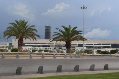 بعد إندلاع حريق.. حمية: المطار يعمل بشكل طبيعي