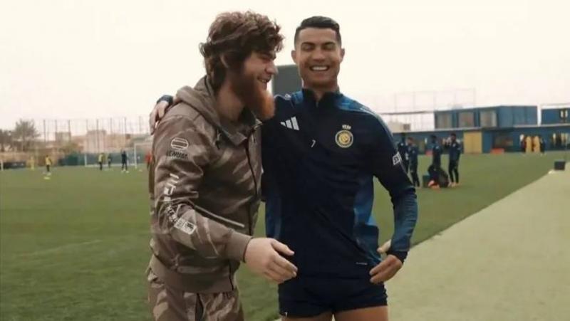 رونالدو يتحدى الملاكم ماجوميدوف في تدريبات النصر (فيديو)