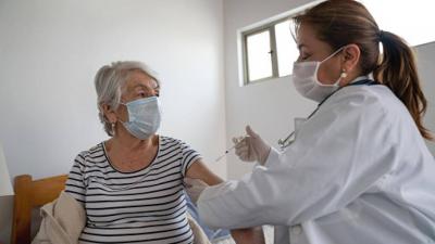 ما مستوى أمان لقاح كورونا بالنسبة لكبار السن؟