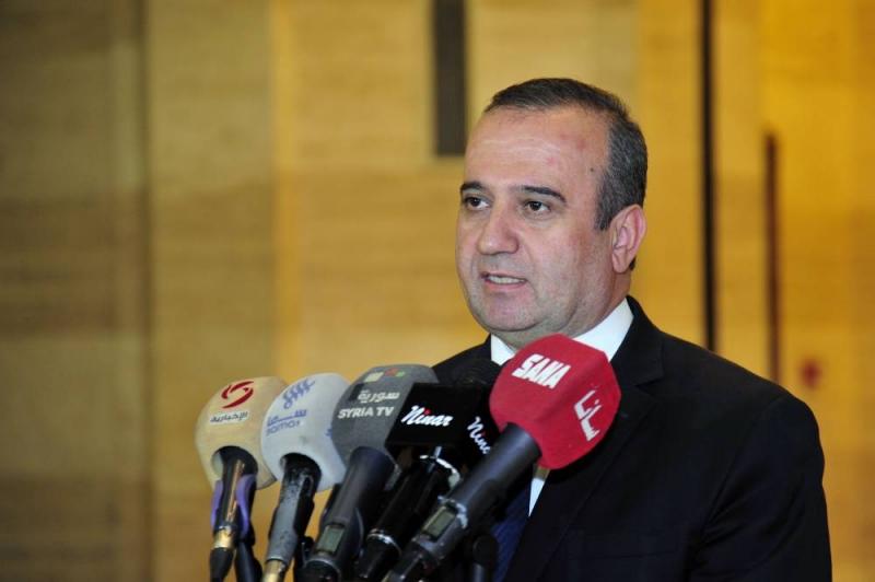 وزير الإدارة المحلية السوري يؤكد استمرار عودة اللاجئين إلى سوريا