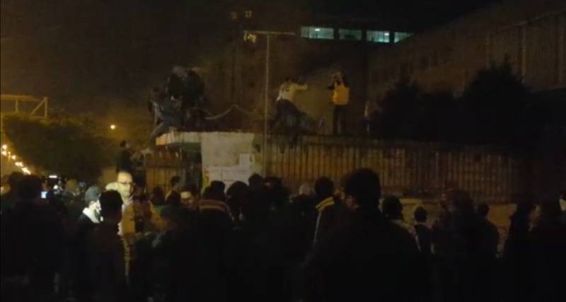 احتجاجات طرابلس مستمرة وضبط للنفس من قبل القوى الأمنية
