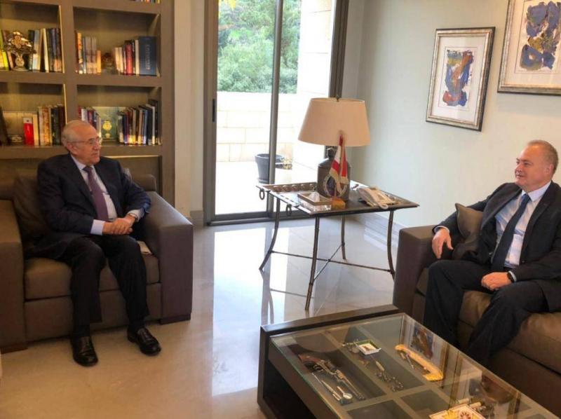 سليمان يبحث مع السفير الروسي الاوضاع في لبنان والمنطقة