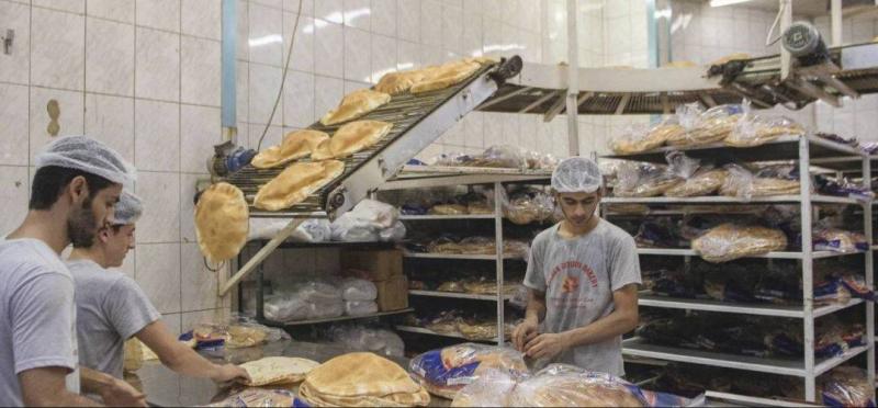 الاقتصاد والتجارة ترفع سعر دقيق القمح والخبز