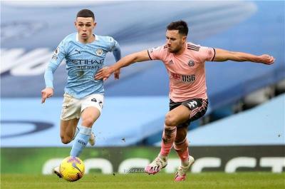 بالفيديو مانشستر سيتي يفوز بصعوبة ويتصدر الدوري الإنجليزي الممتاز