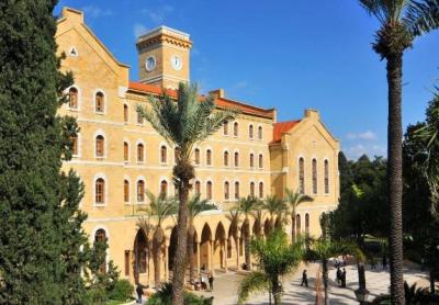الجامعة الأميركية توضح حقيقة إقفال أبوابها في بيروت