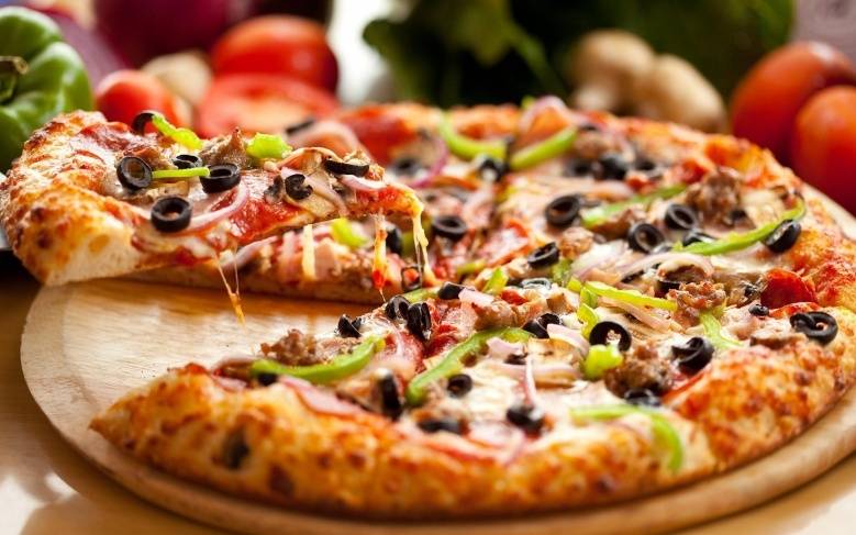 القيمة الغذائية التي تضيفها البيتزا للأشخاص