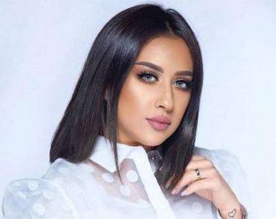 فرح الهادي تخرج عن صمتها وتردّ على فتاة قلّلت من قيمتها