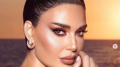 سيرين عبد النور تختار البحر من جديد... جلسة تصوير بالبرتقالي والريش