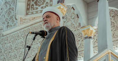 خطيب جامع أبي حنيفة يندد بالامر الولائي بشأن العفو العام