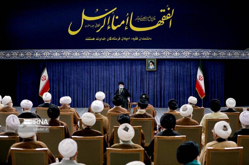 إيران: الخوف والتباهي