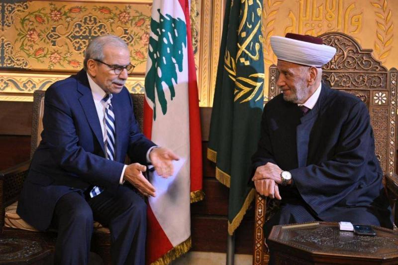 دريان يهنئ نواف سلام بتشكيل الحكومة وتمنى 
