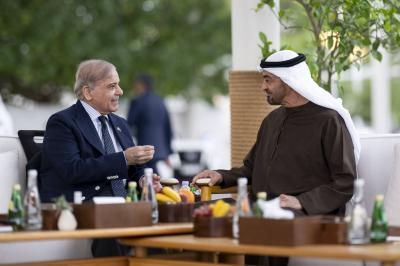 رئيس الإمارات ورئيس وزراء باكستان يبحثان علاقات التعاون بين البلدين