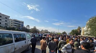 المئات خرجوا للتظاهر.. البصرة بلا عمال نظافة اليوم