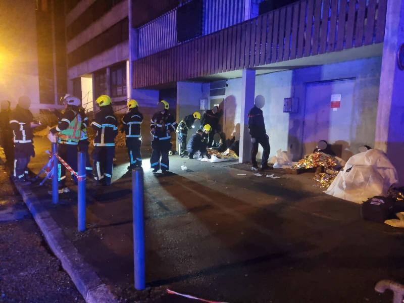 بالفيديو.. إصابات بانفجار قنبلة يدوية داخل حانة في فرنسا