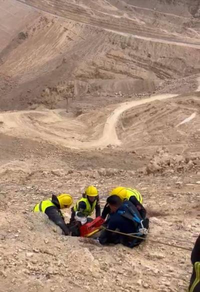 مصر.. إنقاذ طالب سقط من جبل الجلالة!