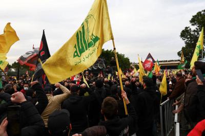 حزب الله والدعم المالي.. قنوات التهريب تضيق جوا وبرا