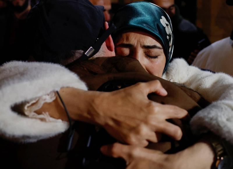 حافلات تقلّ سجناء فلسطينيين أفرجت عنهم إسرائيل تصل مصر