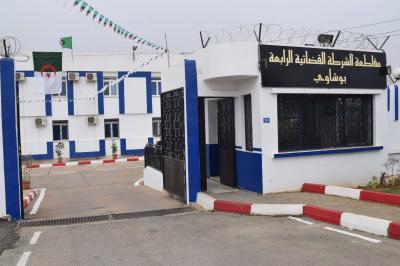 يدعو 