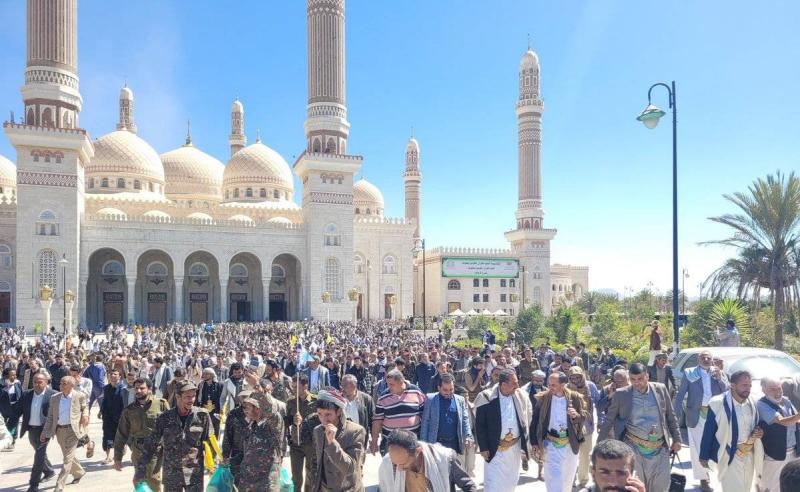 من صنعاء.. حشود في وداع نصر الله وصفي الدين